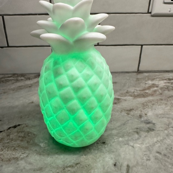 Mini LED Color Changing Pineapple - Picture 4 of 6